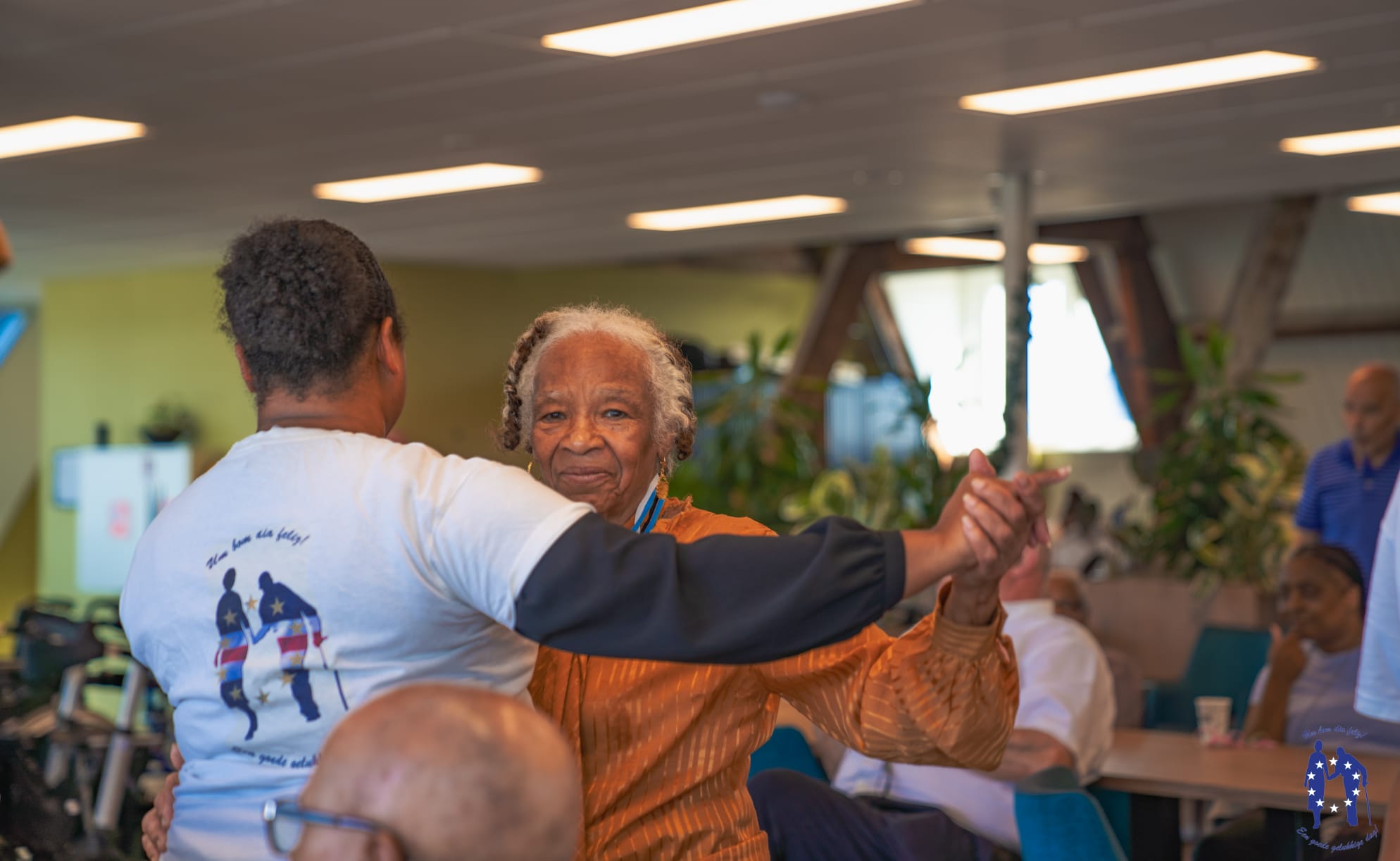 STICHTING UM BOM DIA FELIZ logo
